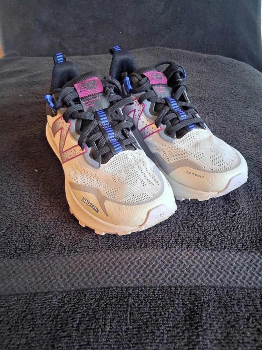 New Balance Dynasoft Nitrel V4 Womens Trail Sneakers  US 8